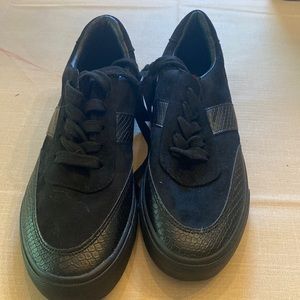 👟 3/$10 -  sneakers